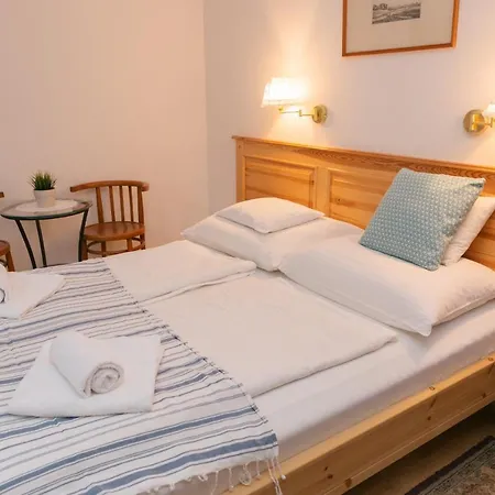 Gizella Bed & Breakfast 3*