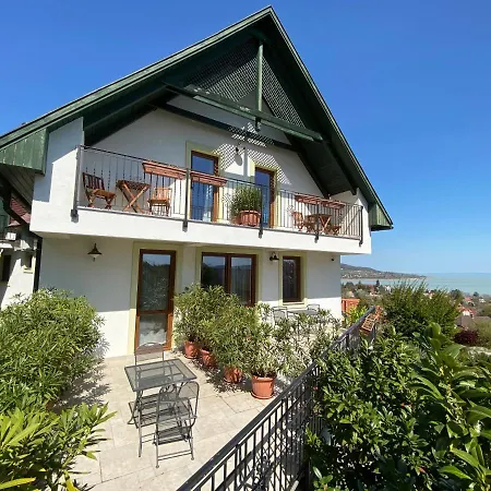 Gizella Bed & Breakfast 3*