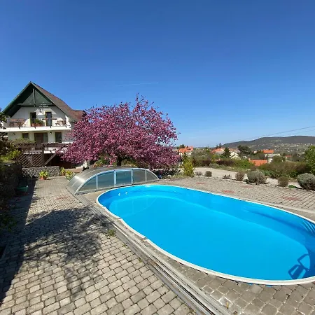 Bed & Breakfast Gizella 3*